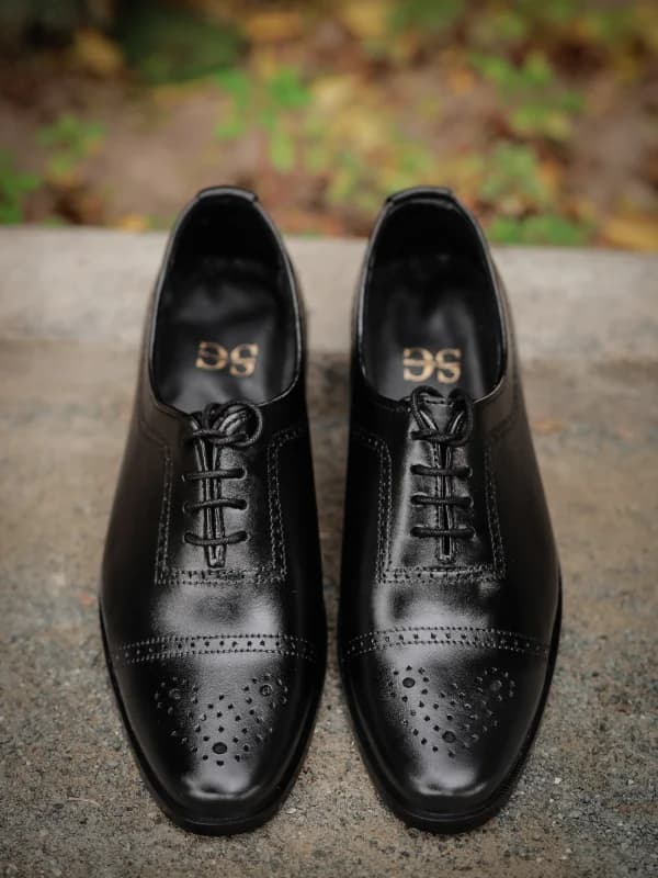 Men's Black Leather Medallion Oxfords