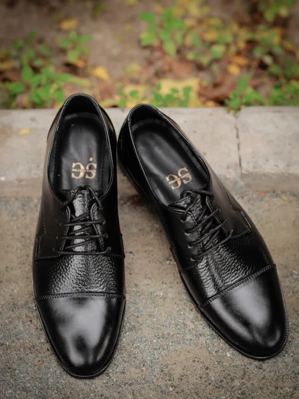 Men's Black Textured Leather Cap Toe Shoes