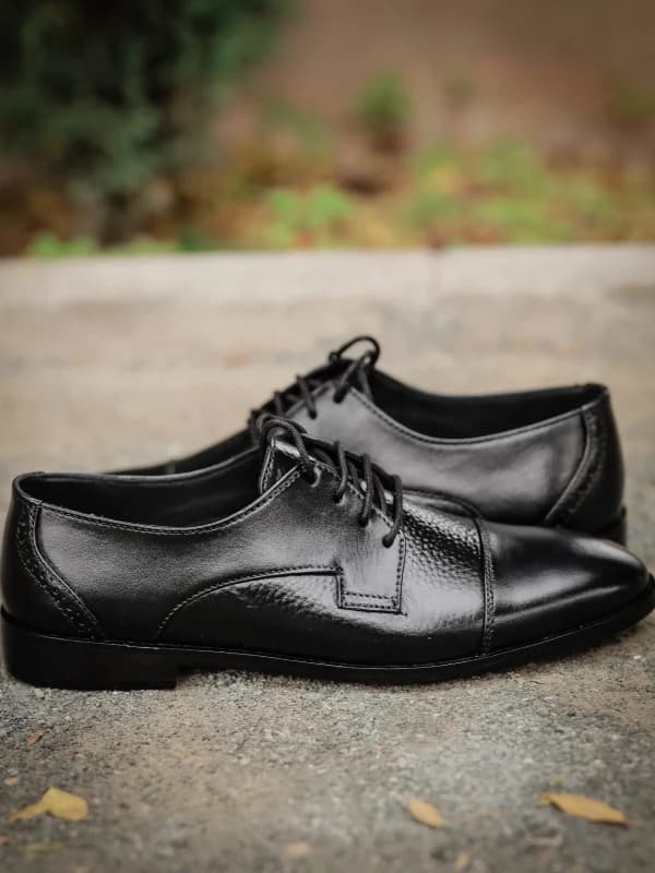 Men's Black Textured Leather Cap Toe Shoes